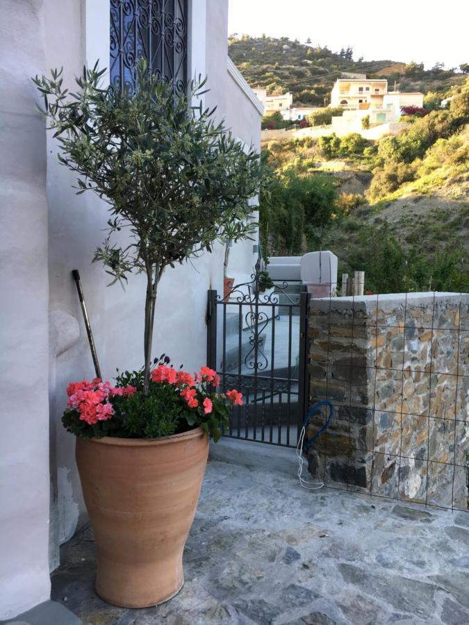 Casa Metropolis Βίλα Απέρι Εξωτερικό φωτογραφία